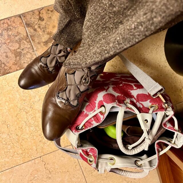 It’s all in the details! The perfect outfit isn’t just about clothes, it’s the accessories that truly elevate your look! 

For this outfit, I’m combining shoes from @thierryrabotin with my bag from @cafenoir_official and I love how these pieces bring a stylish statement to my outfit. 

As a Personal Stylist I believe the right shoes can transform even the simplest outfit into something unforgettable. 

Do you love combining your shoes and bags for a statement look? 

#ootd #shoestyle #bagstyle #luxuryshoes #luxurybags #sundaystyle #sundaystyleedit #milano